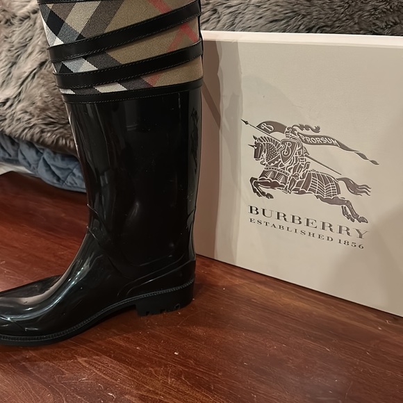 Burberry Rainboots - Picture 3 of 3